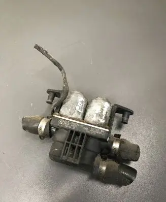 BMW 7 E65 E66 Coolant heater control valve 6908294 020913B 1147412167