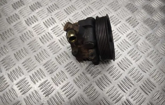 Ford Focus Power steering pump XS4E3A733AC