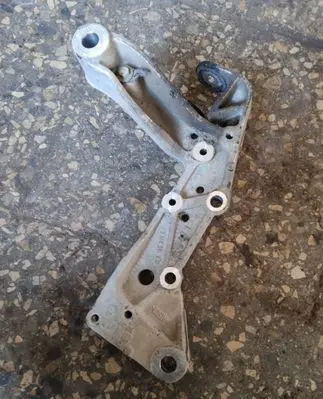 Volkswagen Golf VI Engine mounting bracket 1K0199285E