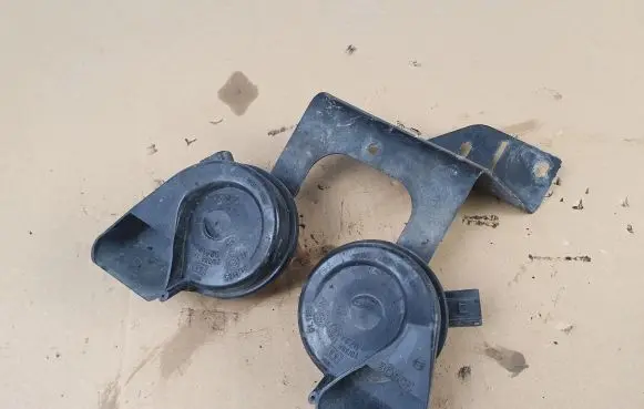 Audi A6 S6 C6 4F Horn signal