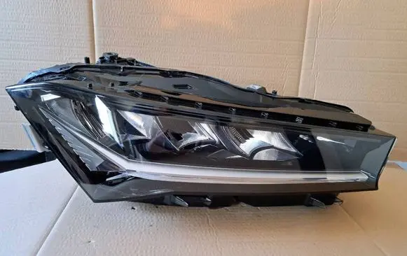 Skoda Superb B9 Headlight/headlamp 3P1941016