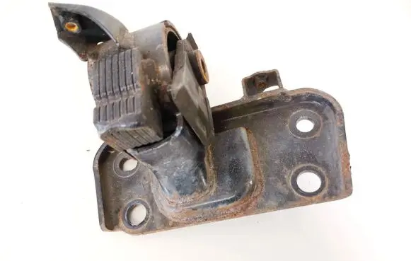 Toyota Avensis T270 Engine mount bracket av32185 av-32185