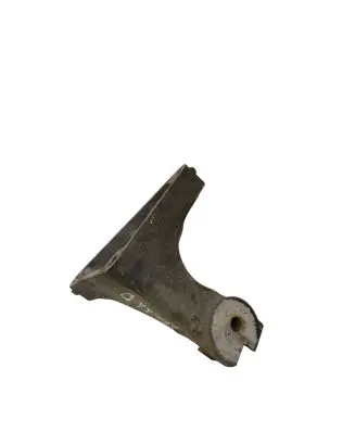 Subaru Legacy Engine mounting bracket
