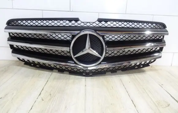 Mercedes-Benz R W251 Front bumper upper radiator grill A2518880060