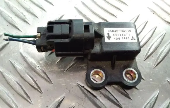Hyundai Terracan Airbag deployment crash/impact sensor 95640M3110 X2T25271