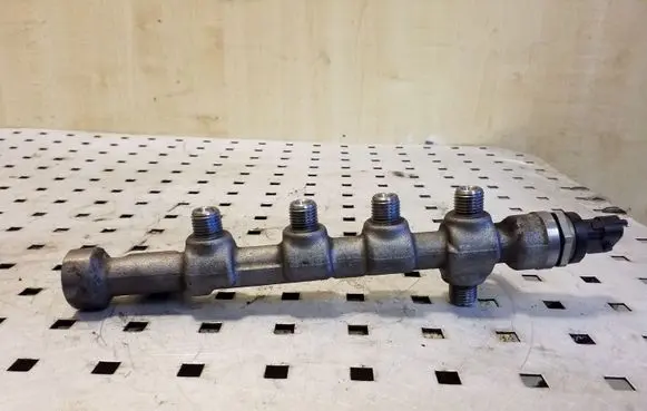 Opel Zafira C Fuel main line pipe 55576177