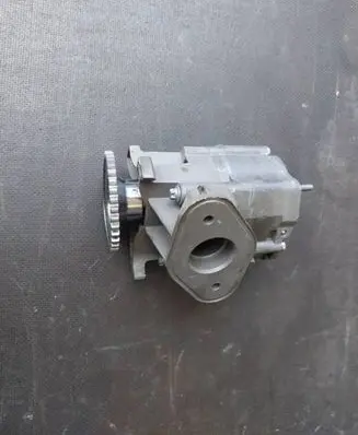 Mercedes-Benz C W206 Oil pump A2561802100