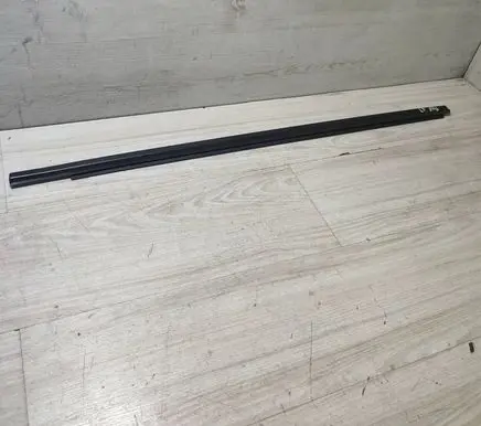 Suzuki Vitara (LY) Front door glass trim molding 