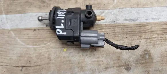 Honda CR-V Headlight level adjustment motor 007878