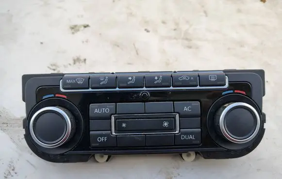 Volkswagen Golf VI Climate control unit 5K0907044DT