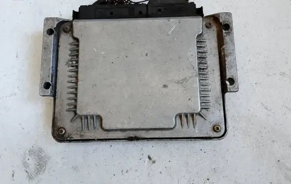 Peugeot 807 Engine control unit/module 0281011047