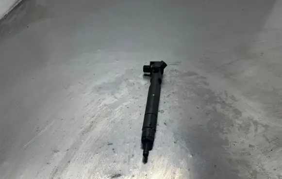 Mercedes-Benz E W212 Fuel injector 28342997 A6510704987 1218502631863