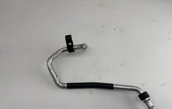 Volkswagen Touareg II Engine coolant pipe/hose 7P0819858B