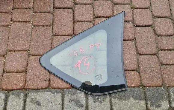 Opel Meriva B Front triangle window/glass 48TYS