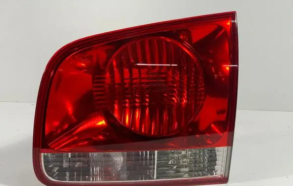 Tailgate rear/tail lights