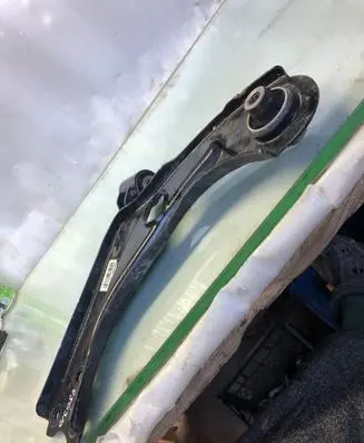 Peugeot 508 II Front lower control arm/wishbone 1811021