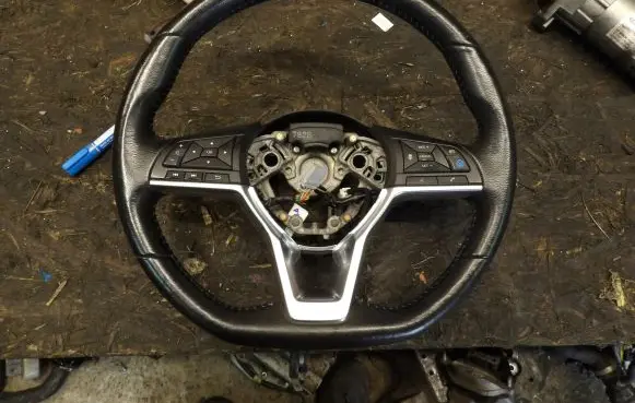 Nissan Leaf II (ZE1) Steering wheel