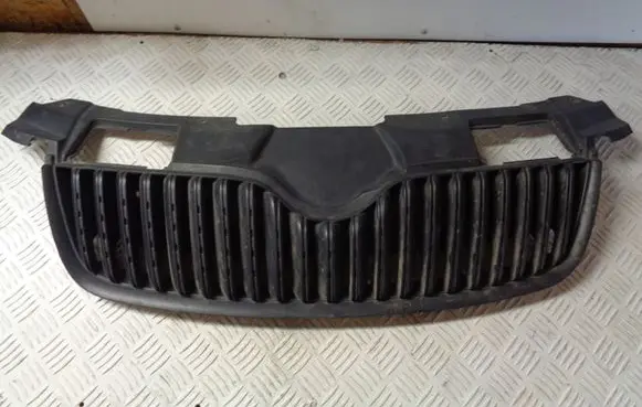 Skoda Fabia Mk2 (5J) Front bumper upper radiator grill 5J0853668