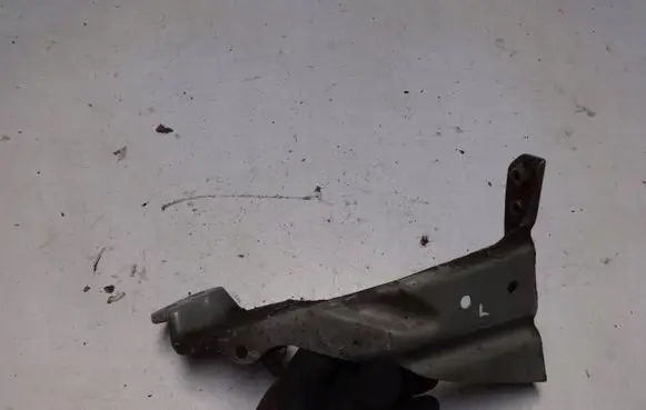 Seat Exeo (3R) Fender mounting bracket