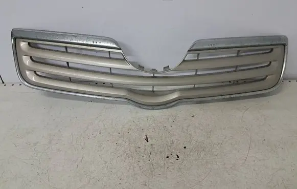 Toyota Avensis T250 Front bumper upper radiator grill 
