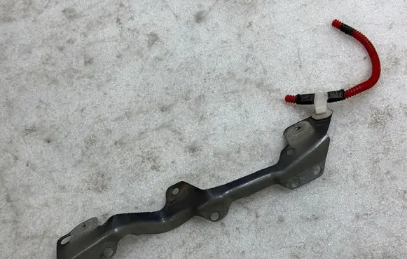Tesla Model Y Fender mounting bracket 148749600B 15621