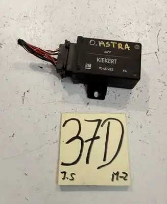 Opel Astra F Central locking relay 90457682