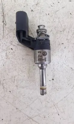 Volkswagen Golf VI Fuel injector 03C906036M