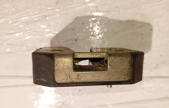 Volvo 740 Front door lock 608536