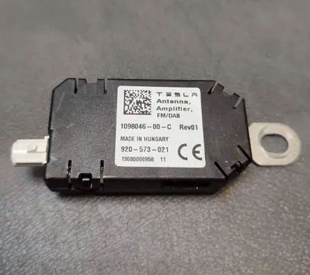 Tesla Model 3 Aerial antenna amplifier 109804600C