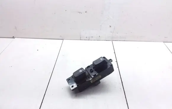 KIA Carens II Electric window control switch 935751D0003W