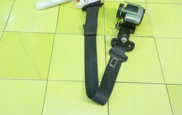 Nissan Juke I F15 Front seatbelt 86884BV86A XP211