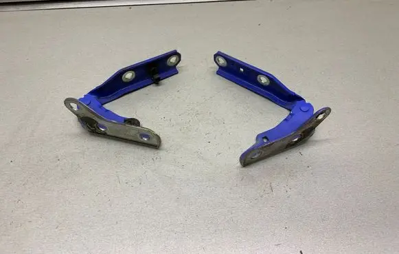 Volkswagen Polo IV 9N3 Engine bonnet/hood hinges 6Q0823301B 6Q0823302B