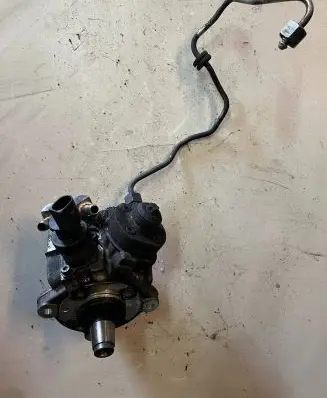 BMW 5 E60 E61 Fuel injection high pressure pump 7807495 0445010510