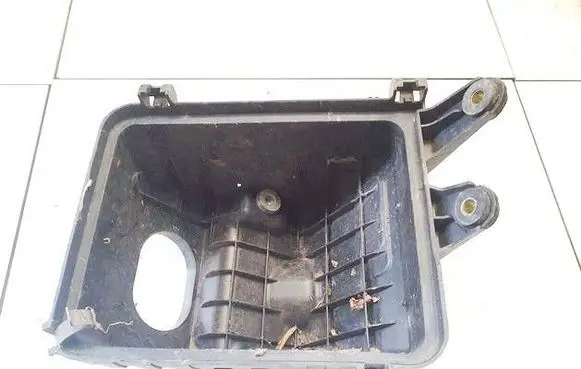 Mitsubishi Galant Air filter box MR224138