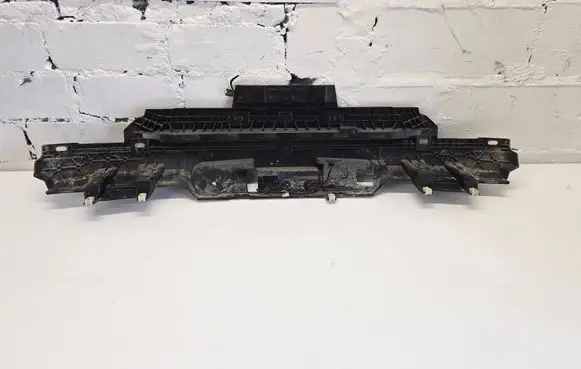 BMW 5 G60 G61 Rear bumper mounting bracket 8084702