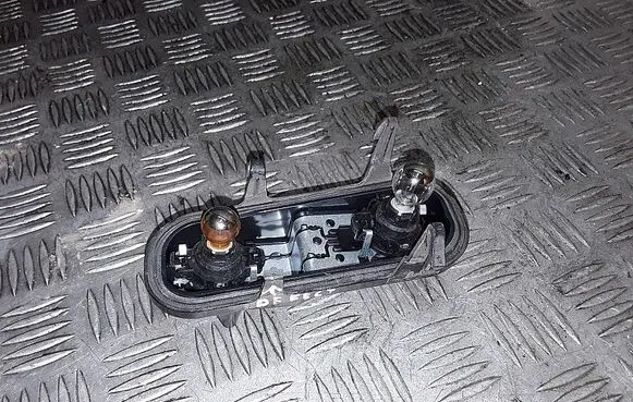 Citroen C6 Tail light bulb cover holder e204045