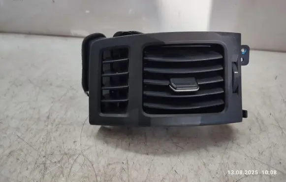 Hyundai ix 55 Dash center air vent grill