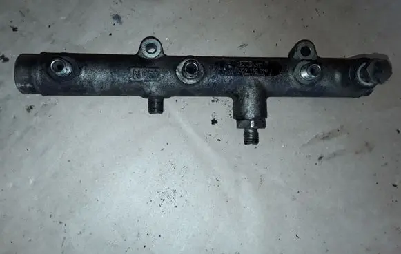 Audi A8 S8 D3 4E Fuel main line pipe 059130090J