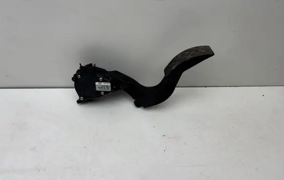 Audi A4 S4 B7 8E 8H Accelerator throttle pedal 8E1721523B