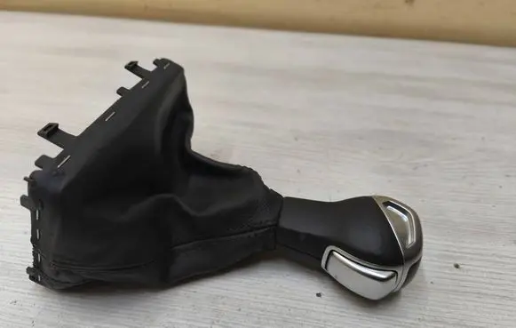 Audi Q2 - Gear shift switch/knob 81B713139C