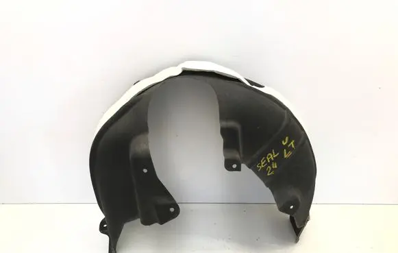 Rear arch fender liner splash guards