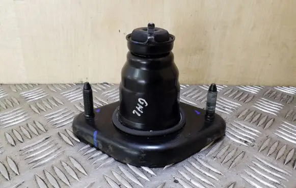 Honda CR-V Front shock absorber mounting bracket 