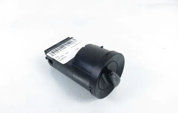 Volkswagen Golf IV Light switch 109928