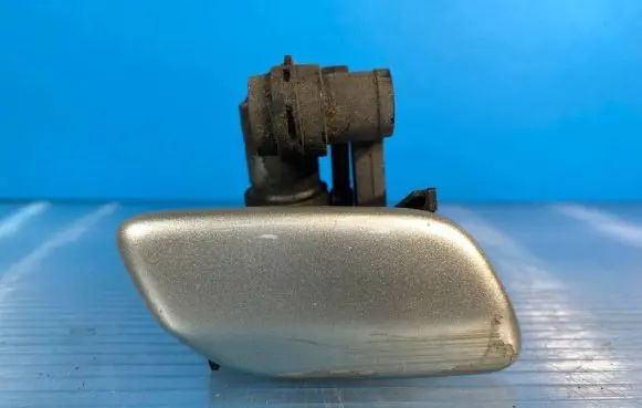 Toyota Auris 150 Headlight washer spray nozzle