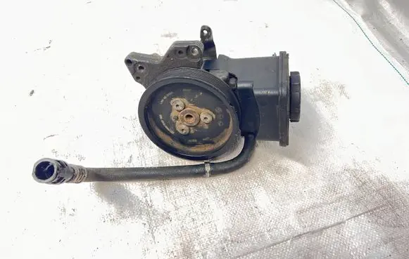 BMW 5 E60 E61 Power steering pump 7693974