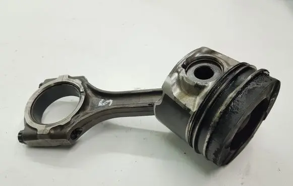 Toyota Corolla Verso AR10 Piston with connecting rod