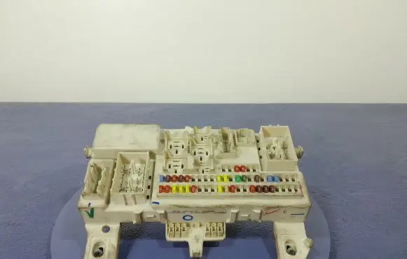 Mazda 3 I Fuse box set 519080097