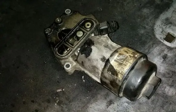 Opel Astra G Oil filter cover 90571672