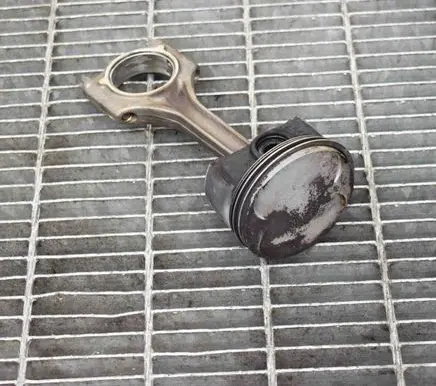 BMW X3 E83 Piston 