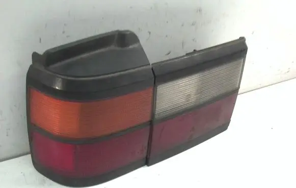 Volkswagen PASSAT B3 Rear/tail lights 333945107